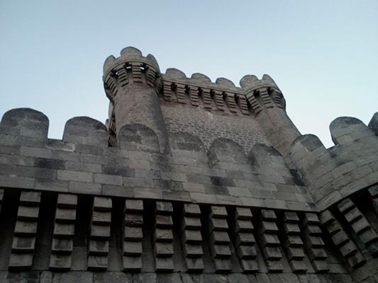 Мардакяны азербайджан. Круглый замок Мардакян. Крепость Мардакян. Четырёхугольный замок (Мардакян). Круглая башня Мардакян.