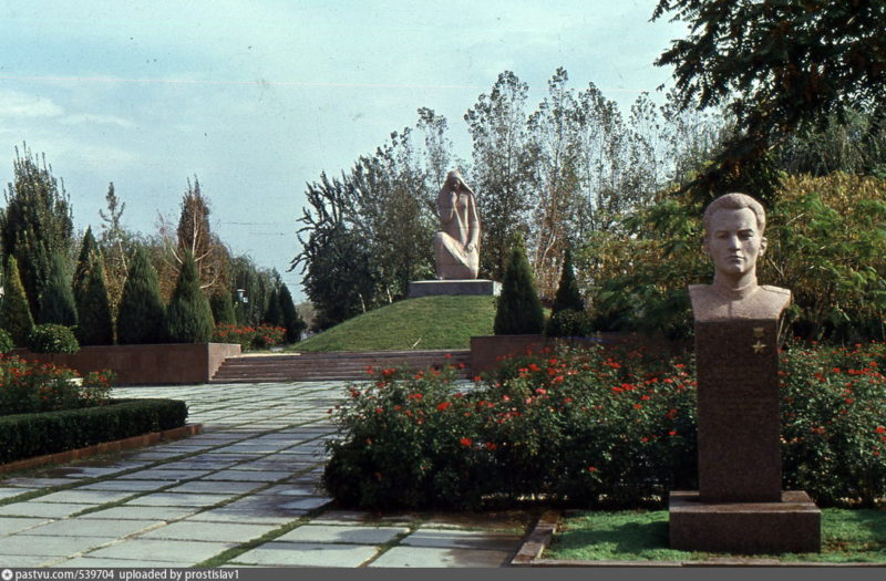 "Братские могилы" в Ташкенте. Узбекистан