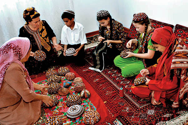 Национальные туркменские одеяния