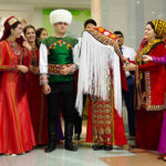 Национальные туркменские одеяния
